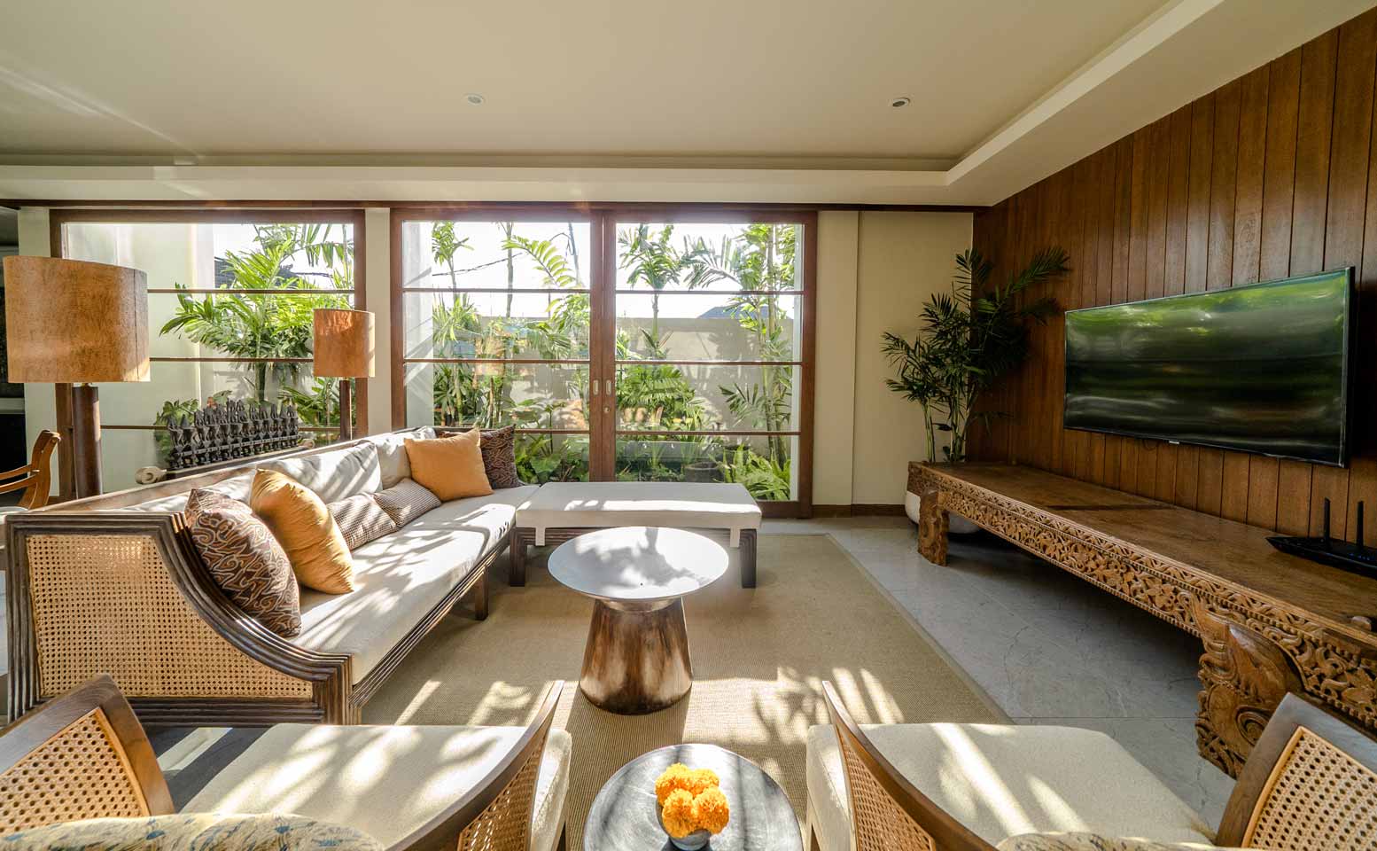 Villa Uma Berawa - living area with flat tv
